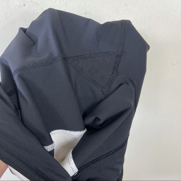 Lululemon Run Inspire Crop II All Full-On Luxtreme Black / White Leggings 4 - Picture 16 of 16